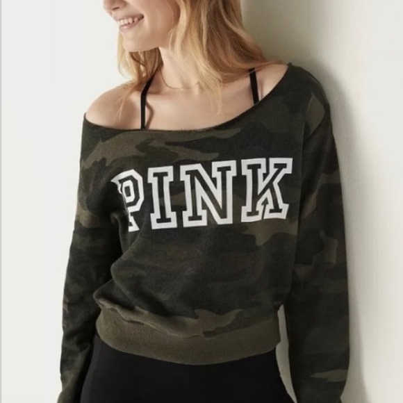 PINK Victoria’s Secret Camo Sweatshirt + Large Duffle Bag! - Picture 2 of 15